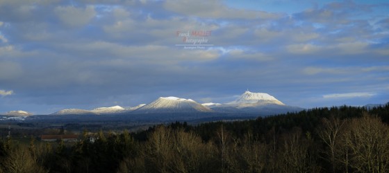 panorama chaîne des Puys neige